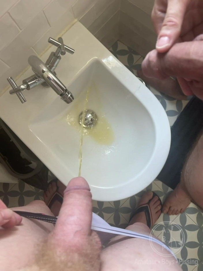 AmateurBoysPissing: 모음집 (2씬): 함께 오줌 싸는 아마추어 소년