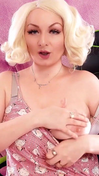 Sexy Hot Moaning Housewife Solo Pussy Masturbation Wet Pussy Deep Penetration Clip