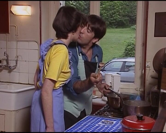 German Threesome: Cock Sucking Babes From Germany Sucking Cock in Threesome