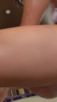 สาวผมทองหีฟิตในตาข่าย โดนน้ำมันหล่อลื่นเย็ดท่าหมาแตกใน