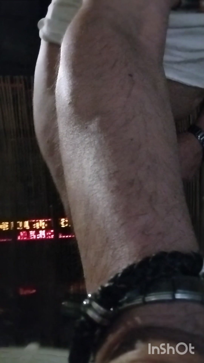 Morbosete000: バルコニーで Tバック姿の尻を見せて