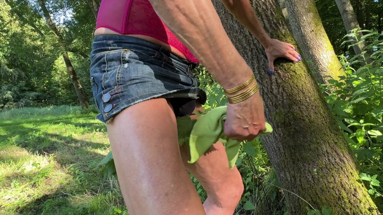 NaomiPerv: Naomiperv, maîtresse ns, salope perverse, dans un voyeur en plein...