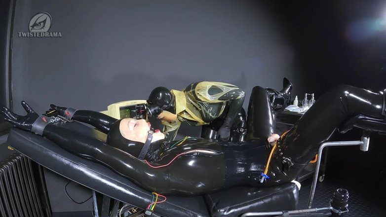 Twistedrama: Biến thái đi tiểu