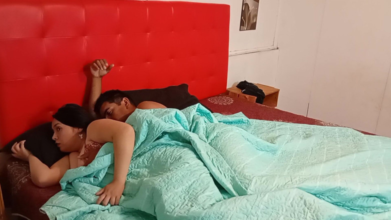BBW Kelly Mom: Büyük Götlü Üvey Anne Büyük Yaraklı Üvey Oğluyla Aynı Yatağı Paylaşıyor