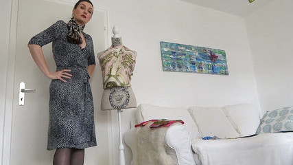 Lady Victoria Valente: Dnes cvičíme svázání hedvábných šátků