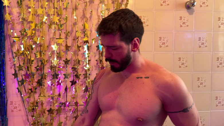 Quente club: în baie cu blonda dintr-o altă lume