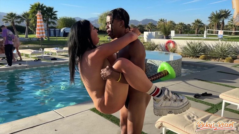 Ricky's Resort: Holly Day Episode