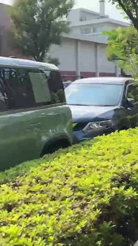 性朋友和另一个男人的妻子，苗条的40岁，她经常被陌生人性交
