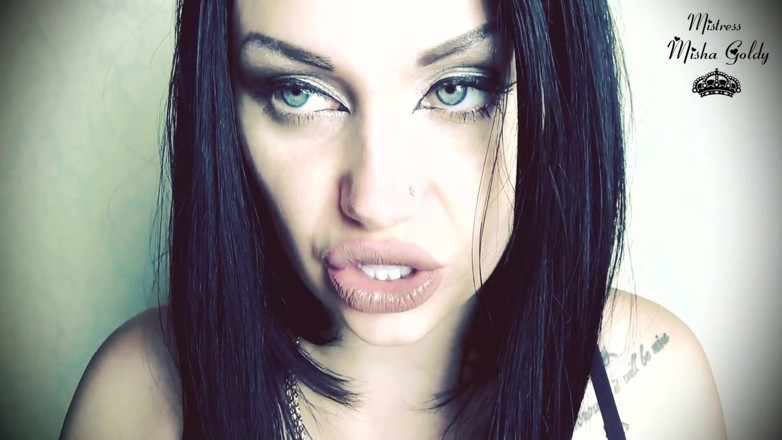 Goddess Misha Goldy: Мои губы - это дверь в ад для крошечных людей!