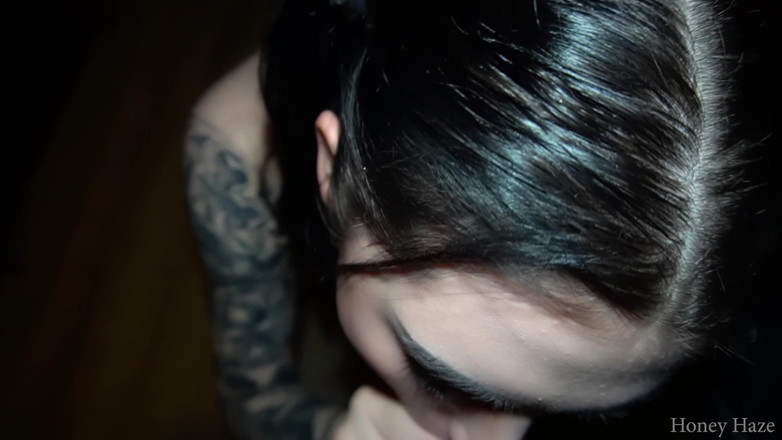 Honey Haze: 빨간 눈의 이복 여동생이 내 마음과 자지를 불면. 여보 안개