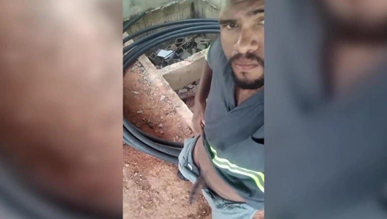 TheBlacKHunterr: İş yerinde gizli mastürbasyon