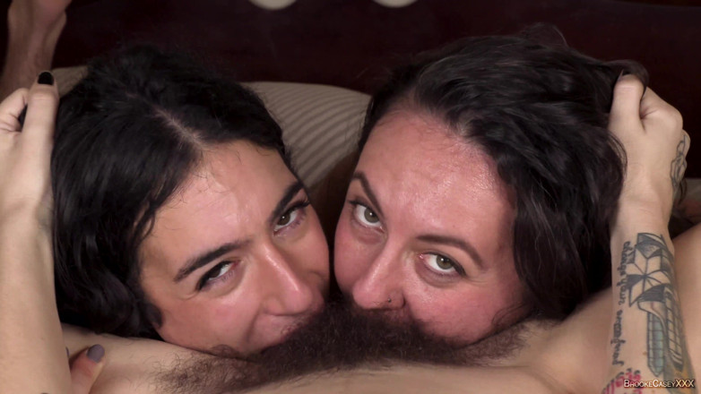 Brooke Casey: Orgie lesbiană păroasă cu lins de pizdă