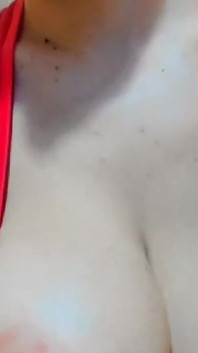 Udă fierbinte Myla_angel supt de țâțe, lapte care picură, futai cu degetele în pizdă, vibrator de călărire!