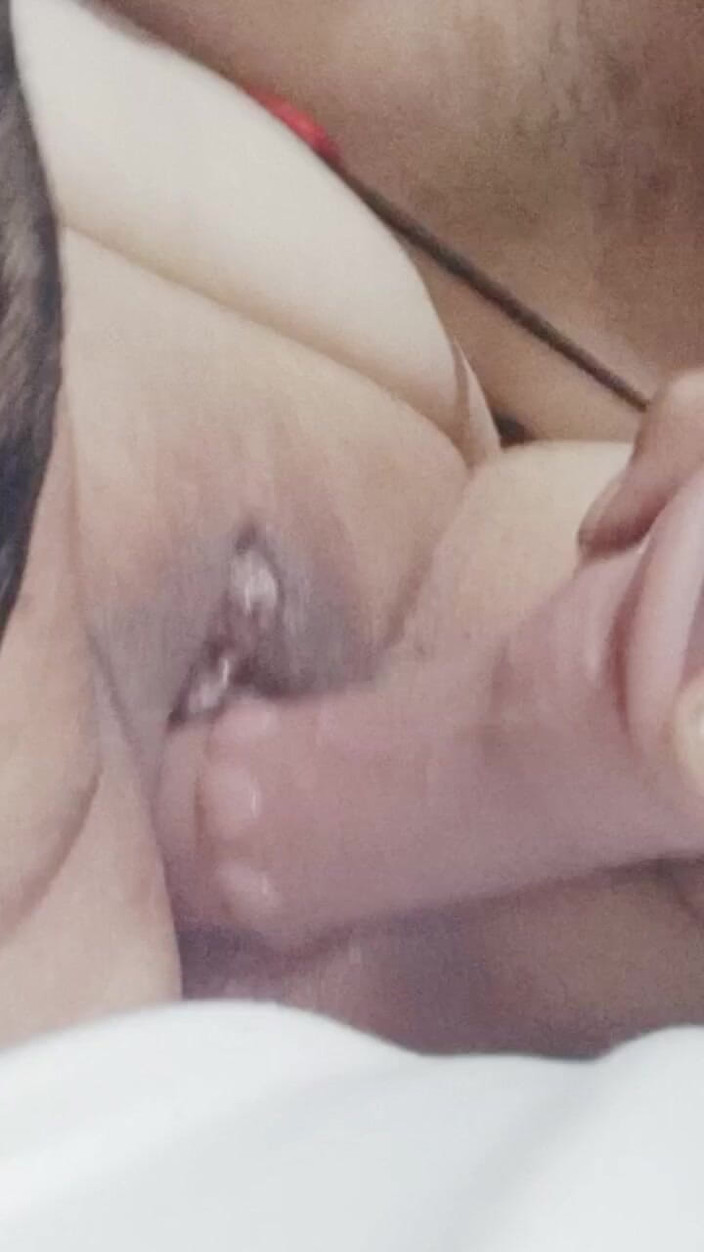 Milfta boohot: Büyük dildo üvey annemi fışkırtıyor