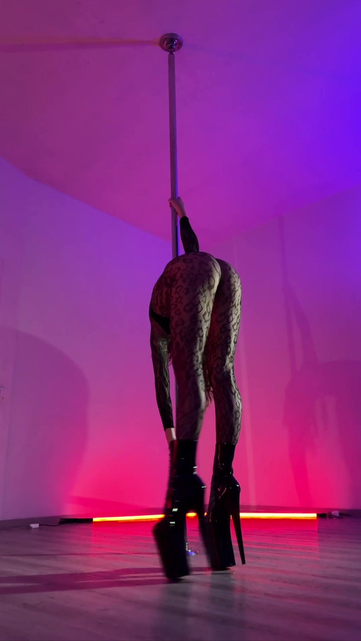 Skinny_lady69: Paaldans reuzes