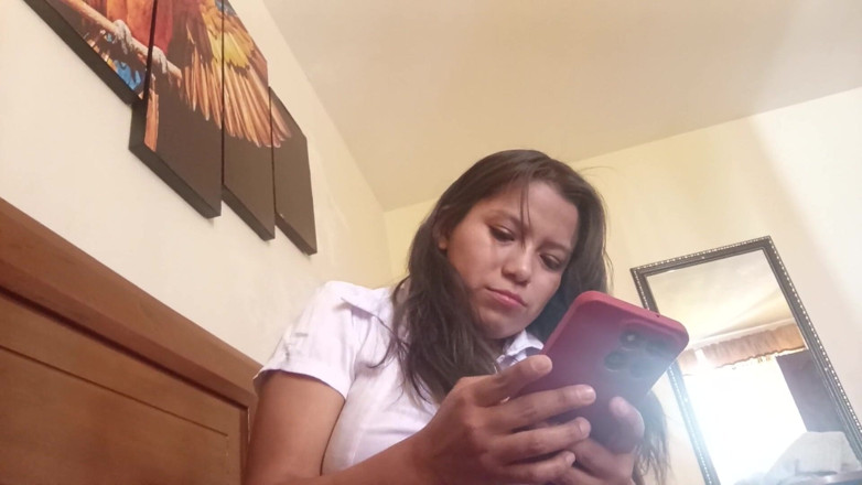Moo DBOXXX: Mijn secretaresse vertelt me dat ze alleen met mij neukt...