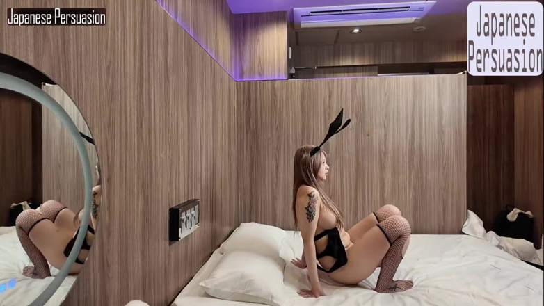 A case of fling: バニーガールのコスプレで胸の大きいGカップ美女が、ワイルドで遊び心のある一面を解き放った