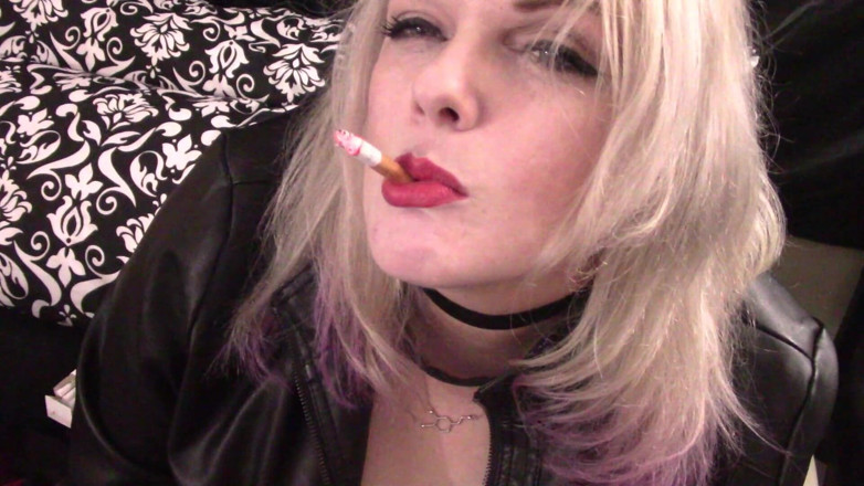 Smoke Temptress Annie Vox - Smoking Fetish: Marlboro red dangling smoke