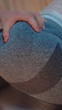 Těsné legíny POV creampie: Velká poskakující prsa Kotě Hlasité Sténání - Lilykoti