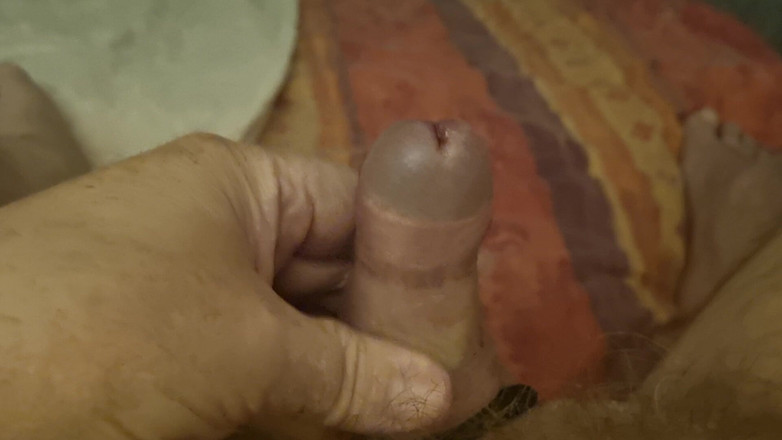 Pellefnatt: Meu amigo adora brincar com seu pau quando eu assisto.