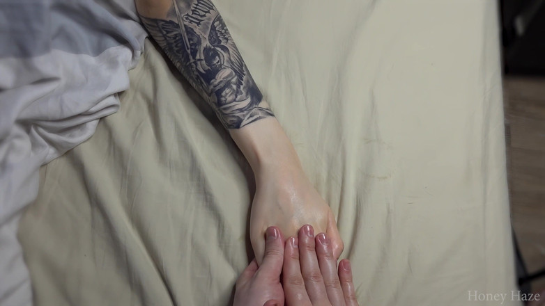 Honey Haze: Stepdaughter Hand Massage Turns Into a Handjob. Honey Haze