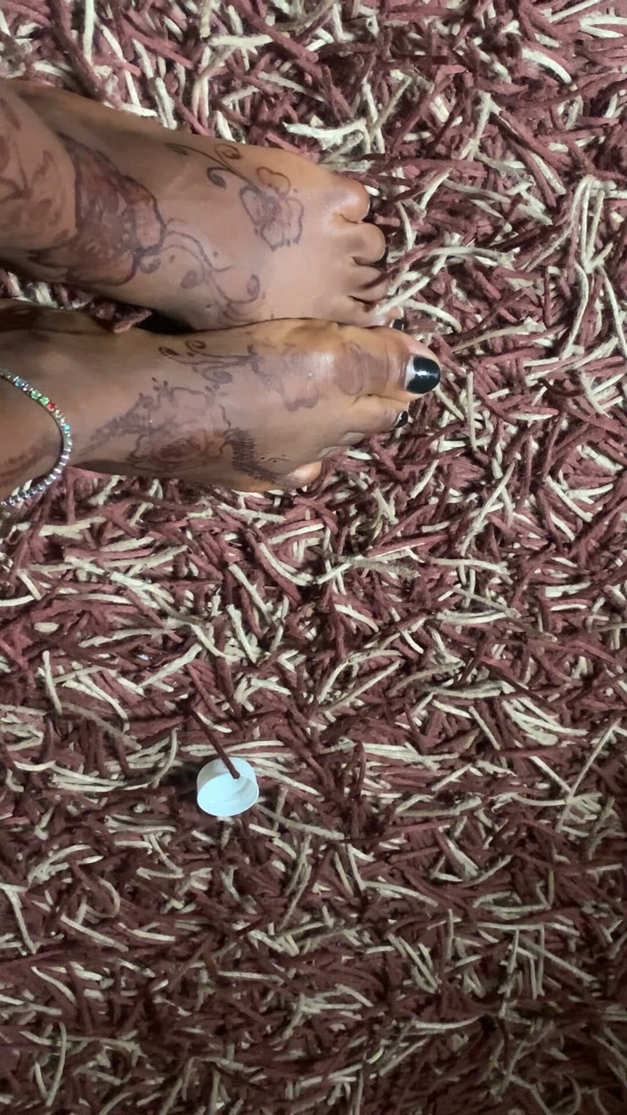Browngurl234: Ateşli zenci bebek ayak masajı bölümü