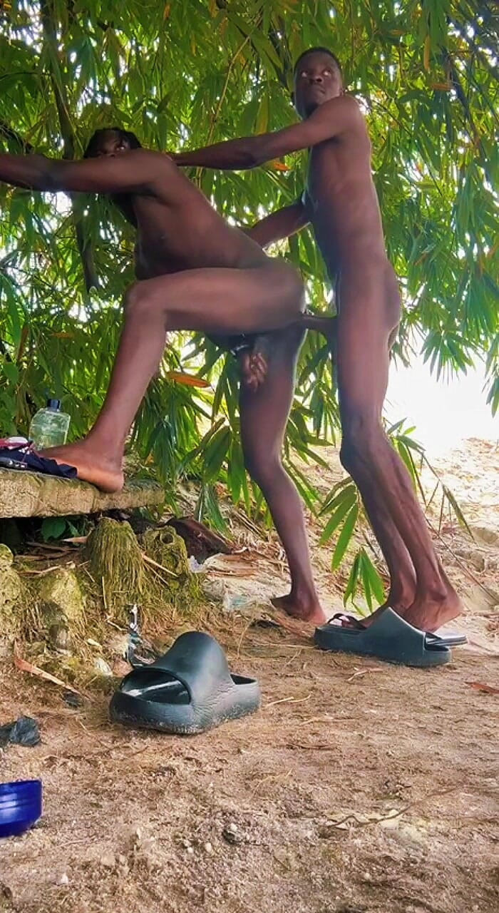 Black shooterr: Unter Dem Baum.. Auf Der Straße Beim Sex