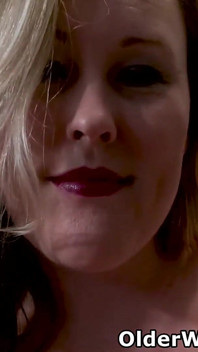 Chubby Mature Jewels Pushes a Sex Toy up Her Tight Slit