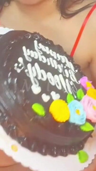 Feliz cumpleaños, la deliciosa comida que ella me dio, gracias.