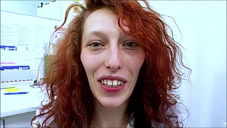 Klink by sextermedia: Matură sexy roșcată se masturbează la dr. Murdar