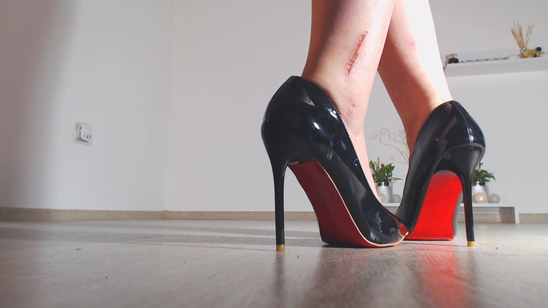 LegsOnHeels: Mes jambes sur des talons, me promenant avec grâce