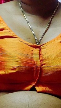Mătușă indiană cu țâțe mari face sex cu un băiat la hotel