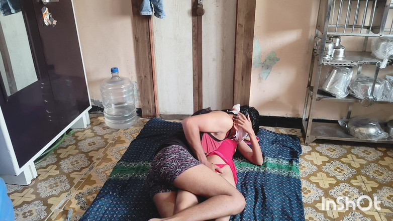 Desishycouple: ピンクのビキニを着たデジ・バビ・シヴァニのセックス。フルビデオ。