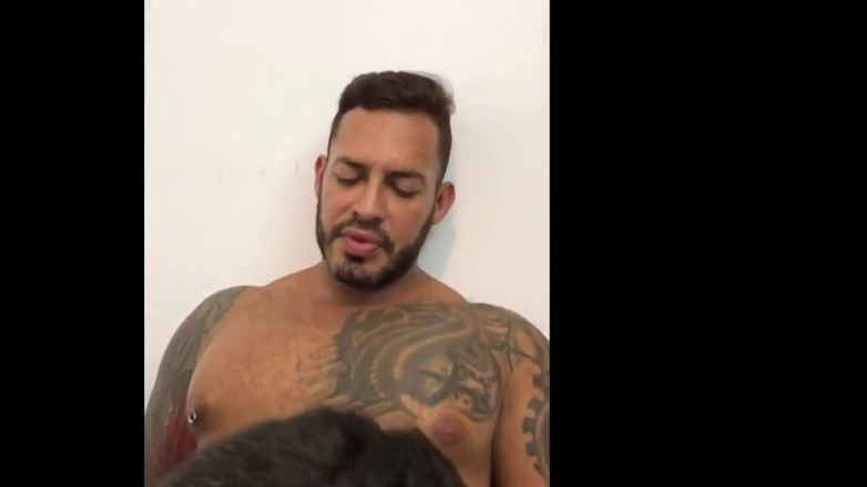BAREBACKERS FROM LONDON: Juan šuká bez sedla pornohvězdou ViktorEm Romem