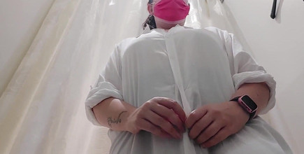 Nicoletta Embassi: İtalyan üvey annen ile dükkanda bu seksi kıyafetleri denerken onu gözetliyor...