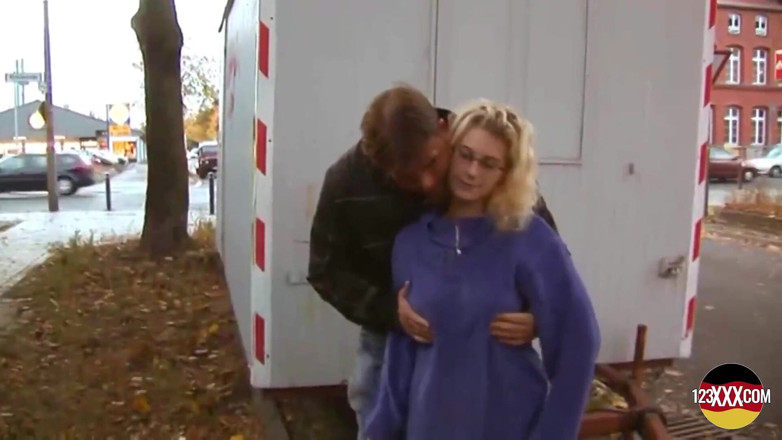 123XXX - Fucked Amateurs in Germany!: Distracție în aer liber cu o tipă blondă sexy