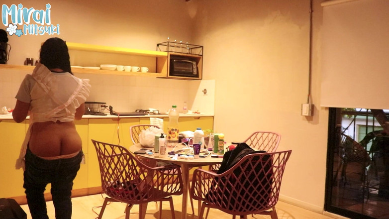 Mirai: Pov mijn perverse baas ziet mijn kont