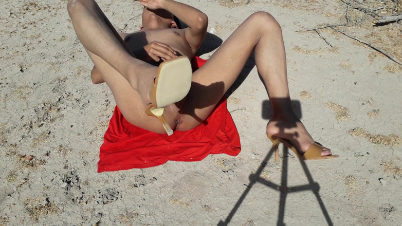 Misaelechowski: 맛있는 하이힐로 몸을 누워 있는 귀여운 벌거벗은 쉬멜