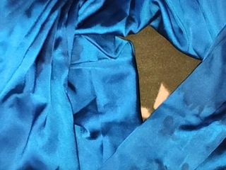 Satin And Silky: Satin seiden-handjob Porno - Schwanzkopf reiben mit blauem Satin, seidiger salwar...