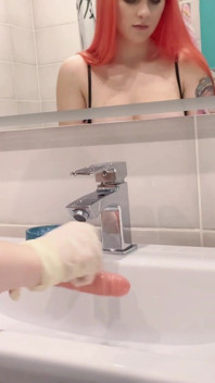 Gfe: 장갑을 끼고 핸잡을 좋아하게 만드는 빨간 머리 고스 소녀