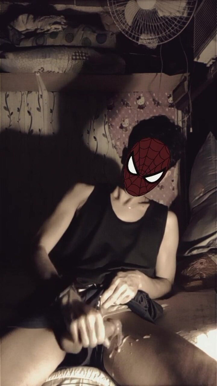 Sunflower Baby 69: 화장실에서 자위