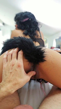 Drobna latynoska kotka Cindy Luna Leashed i Fucked Ciężko