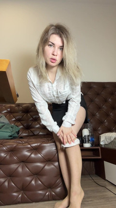 Misty Phoenix: Nhân viên văn phòng này thực sự cần thư giãn