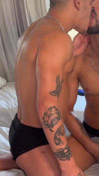 Azael Maluma baise une jolie éjaculation anale hardcore sans capote, Caio Venturini