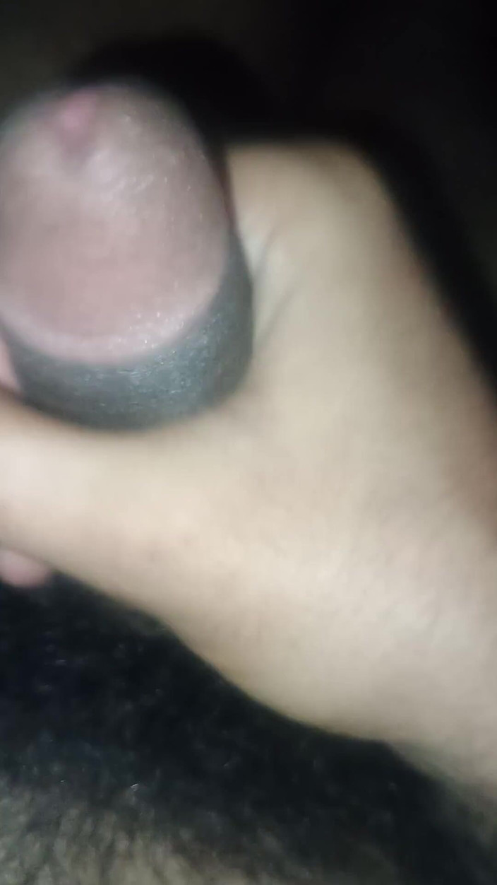Hot_bobby: एक जर्मन कामुक लड़का अपने बड़े बालों वाले सख्त लंड में मास्टरबेट करता है