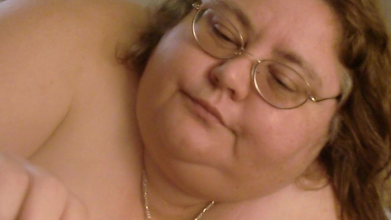 BBW nurse Vicki adventures with friends: Desnuda culona come mini hamburguesa para ti provocando giganta