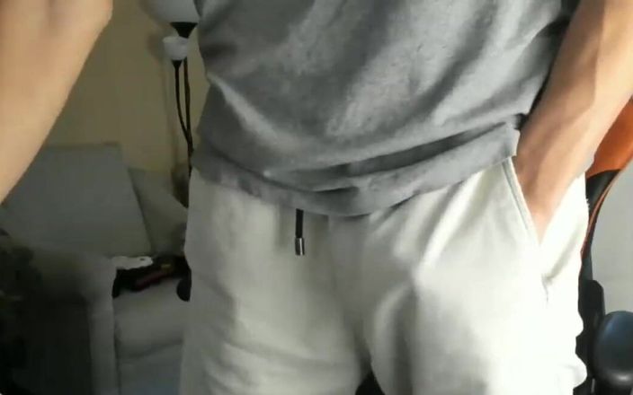Hottestguys21: Flux commencé le 11/11/2023 08:59 Quelqu’un dans un quickie ?