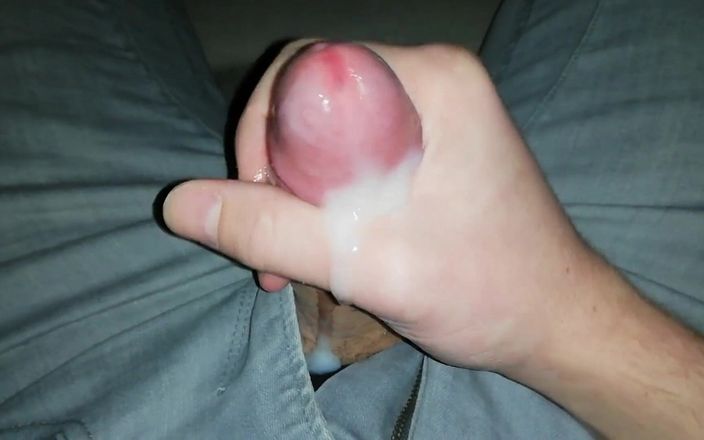 SoloXman: Un mec excité s'arrête sur la route et se branle...