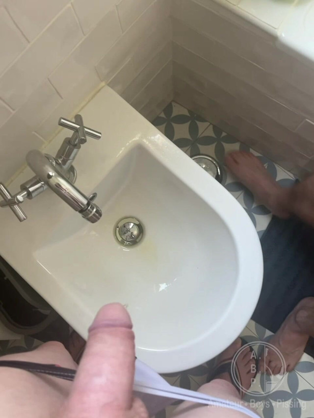 Compilation (2 Scenes): Amateur Boys Pissing Together (AmateurBoysPissing)