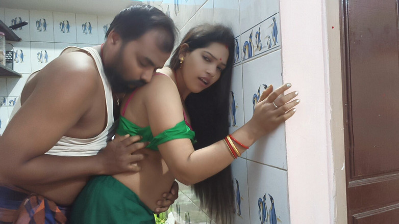 Sona bhabhi: Горячую индийскую Mallu хардкорно трахнули в кухонной комнате